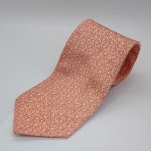 Vineyard Vines 100% Silk salmon colored all over‎ sailboat print men's tie.